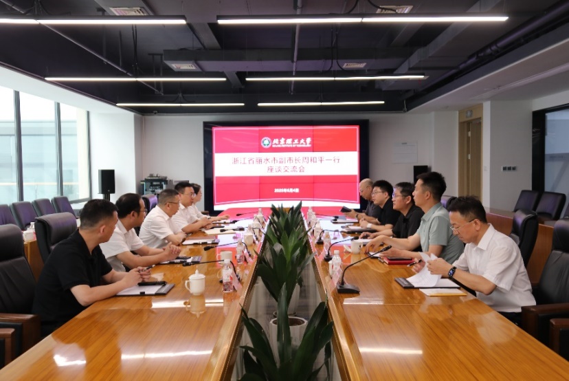 會議室里的人們

AI 生成的內(nèi)容可能不正確。